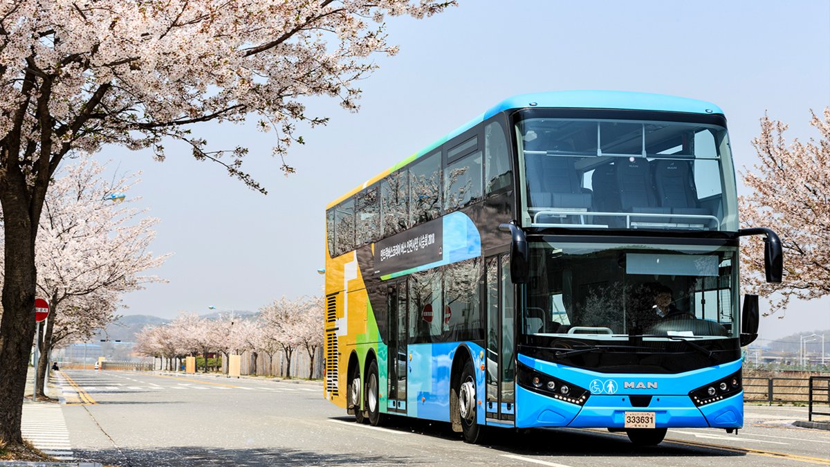 Понад 100 двоповерхових автобусів для пасажирів Сеула
